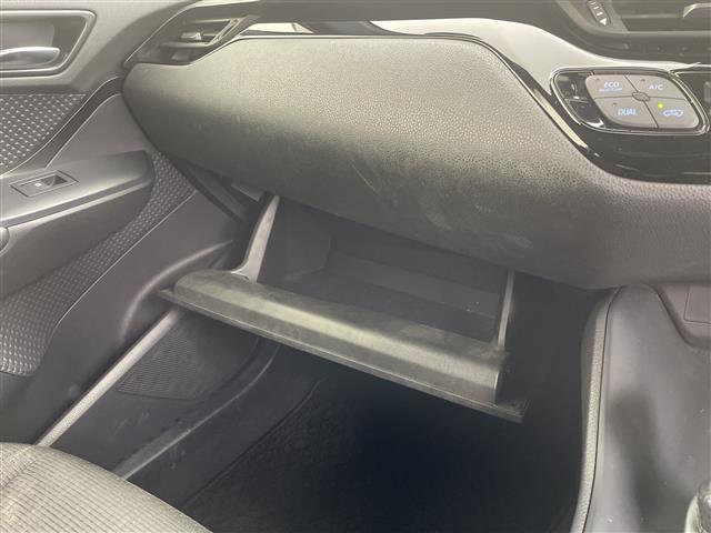 Ｃ－ＨＲ Ｓ　ＬＥＤパッケージ　禁煙車　純正７型ナビ　フルセグＴＶ　ＢＴ　レーダークルーズコントロール　２．０ＥＴＣ　バックカメラ　オートハイビーム　ステアリングリモコン　電動パーキングブレーキ　前後ドライブレコーダー（27枚目）