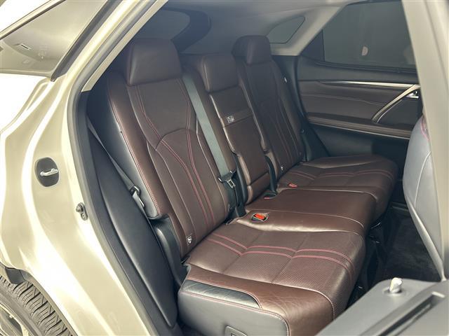 ＲＸ ＲＸ４５０ｈ　バージョンＬ　禁煙車／レーンキープアシスト／ＢＳＭ／全周囲カメラ／純正ナビ／フルセグＴＶ／本革シート／パワーシート／シートヒーター／シートベンチレーション／ウッドコンビステアリング／ステアリングヒーター／三眼ＬＥＤ（14枚目）