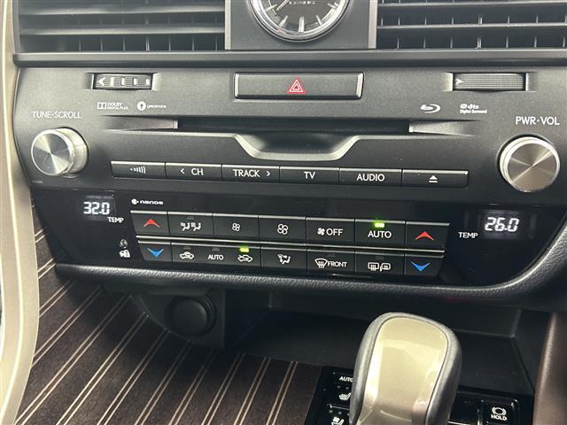 ＲＸ ＲＸ４５０ｈ　バージョンＬ　禁煙車／レーンキープアシスト／ＢＳＭ／全周囲カメラ／純正ナビ／フルセグＴＶ／本革シート／パワーシート／シートヒーター／シートベンチレーション／ウッドコンビステアリング／ステアリングヒーター／三眼ＬＥＤ（23枚目）