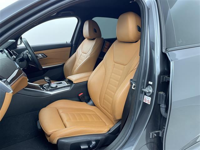 3シリーズ 320d xDrive Mスポーツ 禁煙車 4WD 純正ナビ 全周囲カメラ 電動バックドア アクティブクルーズコントロール フルセグTV 前後ドライブレコーダー 前席パワーシート シートヒーター Wエアコン 純正AW付サマータイヤ車載(33枚目)