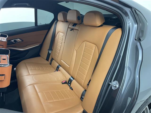 3シリーズ 320d xDrive Mスポーツ 禁煙車 4WD 純正ナビ 全周囲カメラ 電動バックドア アクティブクルーズコントロール フルセグTV 前後ドライブレコーダー 前席パワーシート シートヒーター Wエアコン 純正AW付サマータイヤ車載(34枚目)