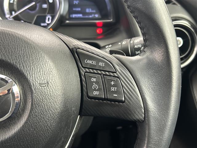 デミオ 　禁煙車／純正ナビ／衝突軽減／クルーズコントロール／カラーヘッドアップディスプレイ／パドルシフト／オートライト／オートエアコン／シートヒーター／ＬＥＤヘッドライト／フルセグ／Ｂｌｕｅｔｏｏｔｈ（4枚目）