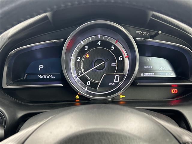 デミオ 　禁煙車／純正ナビ／衝突軽減／クルーズコントロール／カラーヘッドアップディスプレイ／パドルシフト／オートライト／オートエアコン／シートヒーター／ＬＥＤヘッドライト／フルセグ／Ｂｌｕｅｔｏｏｔｈ（12枚目）