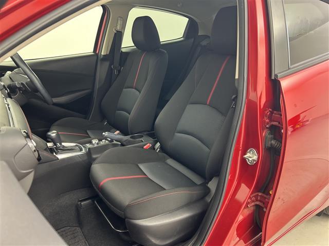 デミオ 　禁煙車／純正ナビ／衝突軽減／クルーズコントロール／カラーヘッドアップディスプレイ／パドルシフト／オートライト／オートエアコン／シートヒーター／ＬＥＤヘッドライト／フルセグ／Ｂｌｕｅｔｏｏｔｈ（33枚目）