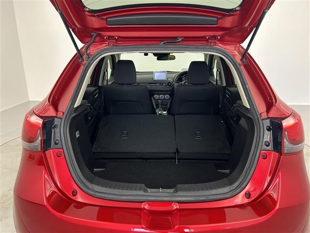 デミオ 　禁煙車／純正ナビ／衝突軽減／クルーズコントロール／カラーヘッドアップディスプレイ／パドルシフト／オートライト／オートエアコン／シートヒーター／ＬＥＤヘッドライト／フルセグ／Ｂｌｕｅｔｏｏｔｈ（35枚目）