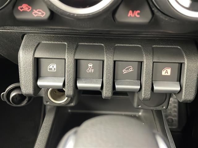 ジムニーノマド ＦＣ　２／４ＷＤ切り替え　デュアルカメラブレーキサポート　先行車発進お知らせ　標識認識機能　アダプティブクルーズコントロール　車線逸脱警報機能　ふらつき警報機能　前席シートヒーター　コーナーセンサー（4枚目）