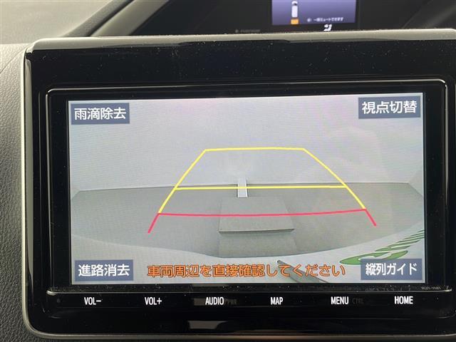 ヴォクシー ＺＳ　煌ＩＩＩ　９インチナビ　後席モニター　ＥＴＣ　クルーズコントロール　バックカメラ　ビルトインＥＴＣ　オートライト　ＬＥＤヘッドライト　フロントフォグランプ　純正フロアマット　純正ドアバイザー（4枚目）