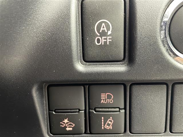 ヴォクシー ＺＳ　煌ＩＩＩ　９インチナビ　後席モニター　ＥＴＣ　クルーズコントロール　バックカメラ　ビルトインＥＴＣ　オートライト　ＬＥＤヘッドライト　フロントフォグランプ　純正フロアマット　純正ドアバイザー（6枚目）