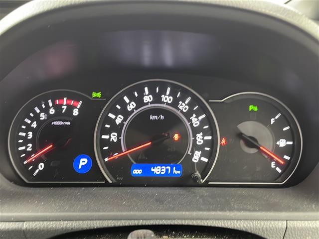 ヴォクシー ＺＳ　煌ＩＩＩ　９インチナビ　後席モニター　ＥＴＣ　クルーズコントロール　バックカメラ　ビルトインＥＴＣ　オートライト　ＬＥＤヘッドライト　フロントフォグランプ　純正フロアマット　純正ドアバイザー（13枚目）