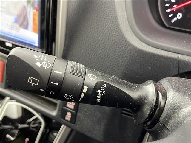 ヴォクシー ＺＳ　煌ＩＩＩ　９インチナビ　後席モニター　ＥＴＣ　クルーズコントロール　バックカメラ　ビルトインＥＴＣ　オートライト　ＬＥＤヘッドライト　フロントフォグランプ　純正フロアマット　純正ドアバイザー（15枚目）