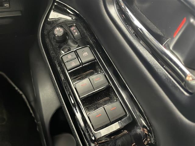 ヴォクシー ＺＳ　煌ＩＩＩ　９インチナビ　後席モニター　ＥＴＣ　クルーズコントロール　バックカメラ　ビルトインＥＴＣ　オートライト　ＬＥＤヘッドライト　フロントフォグランプ　純正フロアマット　純正ドアバイザー（18枚目）