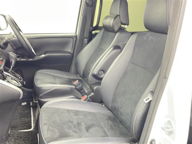 ヴォクシー ＺＳ　煌ＩＩＩ　９インチナビ　後席モニター　ＥＴＣ　クルーズコントロール　バックカメラ　ビルトインＥＴＣ　オートライト　ＬＥＤヘッドライト　フロントフォグランプ　純正フロアマット　純正ドアバイザー（21枚目）