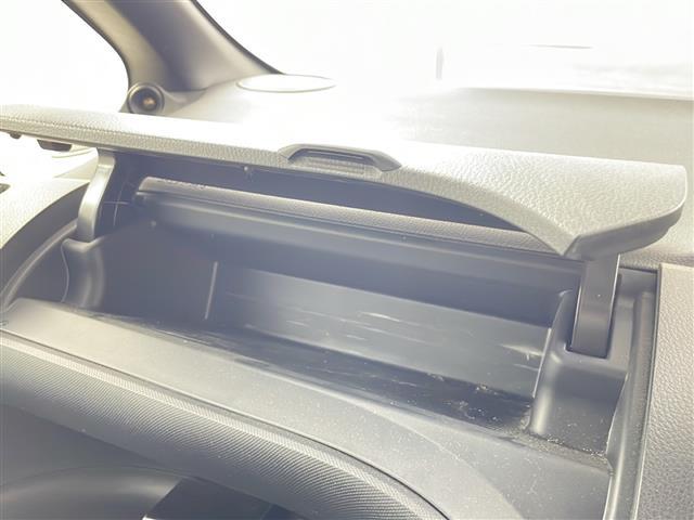 ヴォクシー ＺＳ　煌ＩＩＩ　９インチナビ　後席モニター　ＥＴＣ　クルーズコントロール　バックカメラ　ビルトインＥＴＣ　オートライト　ＬＥＤヘッドライト　フロントフォグランプ　純正フロアマット　純正ドアバイザー（22枚目）