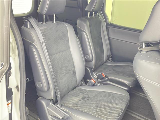 ヴォクシー ＺＳ　煌ＩＩＩ　９インチナビ　後席モニター　ＥＴＣ　クルーズコントロール　バックカメラ　ビルトインＥＴＣ　オートライト　ＬＥＤヘッドライト　フロントフォグランプ　純正フロアマット　純正ドアバイザー（24枚目）