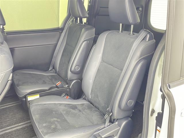 ヴォクシー ＺＳ　煌ＩＩＩ　９インチナビ　後席モニター　ＥＴＣ　クルーズコントロール　バックカメラ　ビルトインＥＴＣ　オートライト　ＬＥＤヘッドライト　フロントフォグランプ　純正フロアマット　純正ドアバイザー（25枚目）