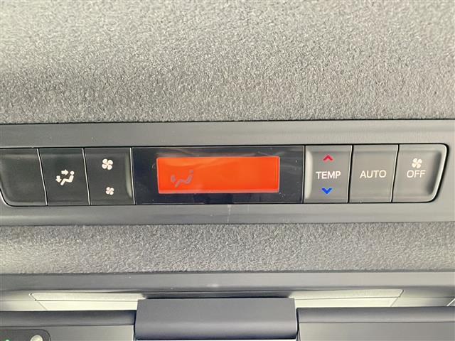 ヴォクシー ＺＳ　煌ＩＩＩ　９インチナビ　後席モニター　ＥＴＣ　クルーズコントロール　バックカメラ　ビルトインＥＴＣ　オートライト　ＬＥＤヘッドライト　フロントフォグランプ　純正フロアマット　純正ドアバイザー（26枚目）