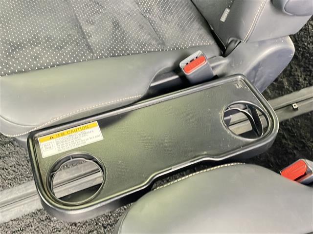 ヴォクシー ＺＳ　煌ＩＩＩ　９インチナビ　後席モニター　ＥＴＣ　クルーズコントロール　バックカメラ　ビルトインＥＴＣ　オートライト　ＬＥＤヘッドライト　フロントフォグランプ　純正フロアマット　純正ドアバイザー（28枚目）