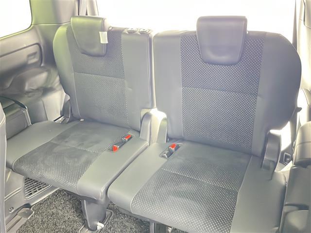 ヴォクシー ＺＳ　煌ＩＩＩ　９インチナビ　後席モニター　ＥＴＣ　クルーズコントロール　バックカメラ　ビルトインＥＴＣ　オートライト　ＬＥＤヘッドライト　フロントフォグランプ　純正フロアマット　純正ドアバイザー（30枚目）