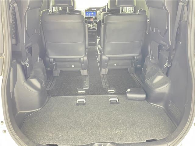 ヴォクシー ＺＳ　煌ＩＩＩ　９インチナビ　後席モニター　ＥＴＣ　クルーズコントロール　バックカメラ　ビルトインＥＴＣ　オートライト　ＬＥＤヘッドライト　フロントフォグランプ　純正フロアマット　純正ドアバイザー（32枚目）