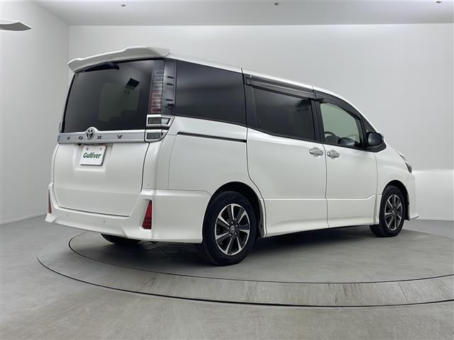 ヴォクシー ＺＳ　煌ＩＩＩ　９インチナビ　後席モニター　ＥＴＣ　クルーズコントロール　バックカメラ　ビルトインＥＴＣ　オートライト　ＬＥＤヘッドライト　フロントフォグランプ　純正フロアマット　純正ドアバイザー（33枚目）