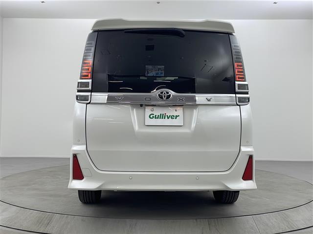 ヴォクシー ＺＳ　煌ＩＩＩ　９インチナビ　後席モニター　ＥＴＣ　クルーズコントロール　バックカメラ　ビルトインＥＴＣ　オートライト　ＬＥＤヘッドライト　フロントフォグランプ　純正フロアマット　純正ドアバイザー（34枚目）