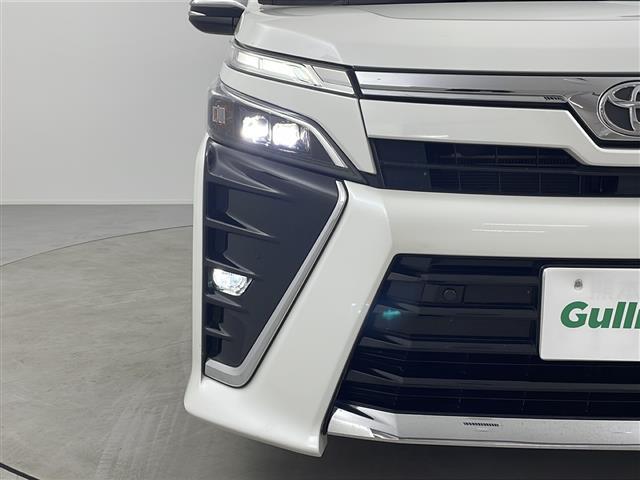 ヴォクシー ＺＳ　煌ＩＩＩ　９インチナビ　後席モニター　ＥＴＣ　クルーズコントロール　バックカメラ　ビルトインＥＴＣ　オートライト　ＬＥＤヘッドライト　フロントフォグランプ　純正フロアマット　純正ドアバイザー（37枚目）