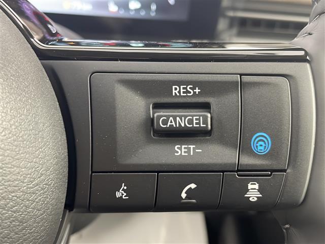 セレナ e-パワー ハイウェイスターV 登録済未使用車12.3インチ日産コネクトナビアラウンドビューモニターエマージェンシーブレーキ車線逸脱警報ブラインドスポットモニタープロパイロットインテリジェントルームミラー両側パワースライドドア(16枚目)