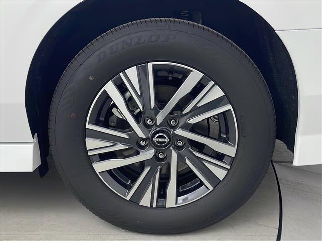 セレナ e-パワー ハイウェイスターV 登録済未使用車12.3インチ日産コネクトナビアラウンドビューモニターエマージェンシーブレーキ車線逸脱警報ブラインドスポットモニタープロパイロットインテリジェントルームミラー両側パワースライドドア(41枚目)