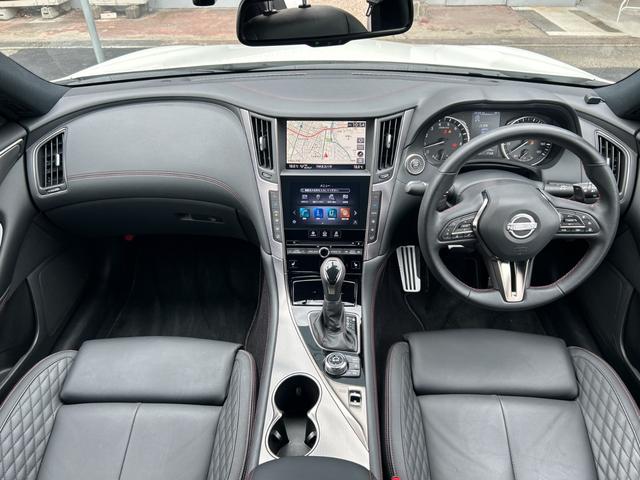 スカイライン ４００Ｒ　４００Ｒ専用エクステリア　対向レッドキャリパー　純正ＨＤＤナビ　Ａｐｐｌｅ　Ｃａｒｐｌａｙ　フルセグＴＶ　全周囲カメラ　黒革シート　前席パワーシート　前席シートヒーター　ＡＣＣ　緊急ブレーキ（2枚目）