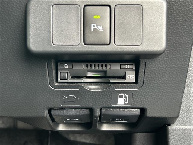 ルーミー カスタムＧ－Ｔ　純正９インチディスプレイオーディオ（ＢＴ／ＣａｒＰｌａｙ）　全周囲カメラ　両側パワースライドドア　衝突被害軽減ブレーキ　ＡＣＣ　ＬＫＡ　両側パワースライドドア　ＬＥＤヘッドライト　ＡＵＴＯライト（6枚目）