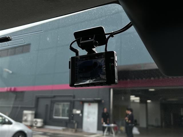 ルーミー カスタムＧ－Ｔ　純正９インチディスプレイオーディオ（ＢＴ／ＣａｒＰｌａｙ）　全周囲カメラ　両側パワースライドドア　衝突被害軽減ブレーキ　ＡＣＣ　ＬＫＡ　両側パワースライドドア　ＬＥＤヘッドライト　ＡＵＴＯライト（8枚目）