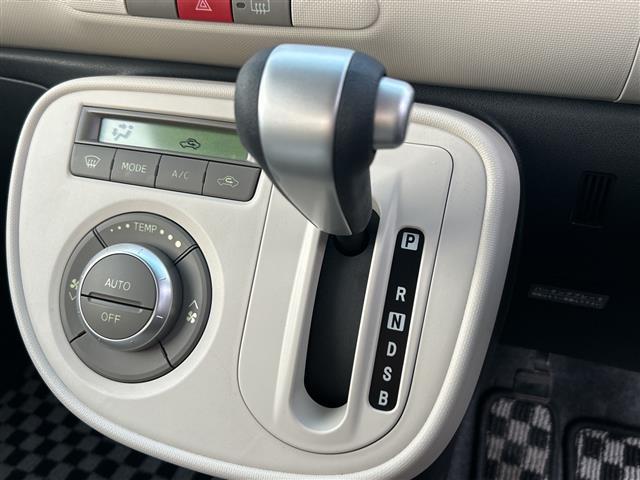 ミラココア ココアプラスX ワンオーナー CDオーディオ スマートキー アイドリングストップ 純正14インチアルミホイール ルーフレール 盗難防止装置 キセノンヘッドライト オートエアコン 純正フロアマット Wエアバッグ(14枚目)