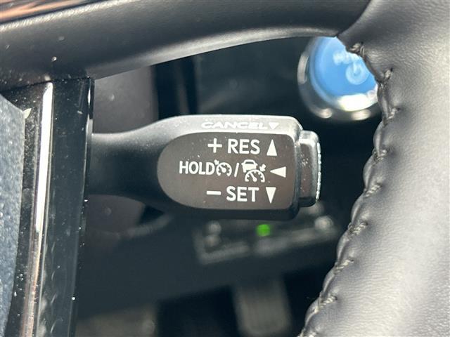 プリウス Ａプレミアム　ツーリングセレクション　４ＷＤ　純正９型ナビ　全方位　ドラレコ前後　レーダークルコン　前席シートヒーター　レザーシート　Ｄ席パワーシート　ＥＴＣ　ＬＥＤ　オートライト　オートハイビーム　ＰＣＳ　純正１７ＡＷ　スマートキー（4枚目）