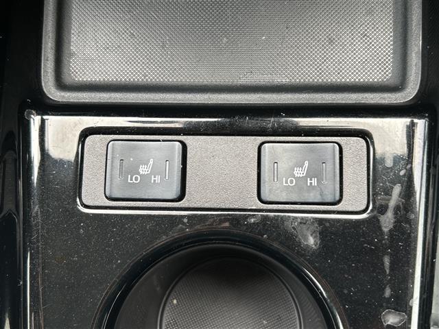 プリウス Ａプレミアム　ツーリングセレクション　４ＷＤ　純正９型ナビ　全方位　ドラレコ前後　レーダークルコン　前席シートヒーター　レザーシート　Ｄ席パワーシート　ＥＴＣ　ＬＥＤ　オートライト　オートハイビーム　ＰＣＳ　純正１７ＡＷ　スマートキー（5枚目）