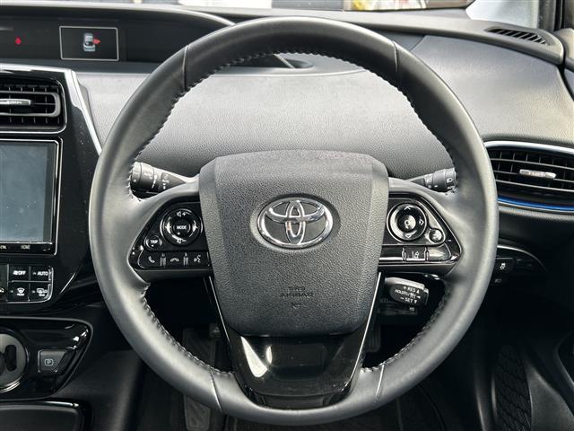 プリウス Ａプレミアム　ツーリングセレクション　４ＷＤ　純正９型ナビ　全方位　ドラレコ前後　レーダークルコン　前席シートヒーター　レザーシート　Ｄ席パワーシート　ＥＴＣ　ＬＥＤ　オートライト　オートハイビーム　ＰＣＳ　純正１７ＡＷ　スマートキー（9枚目）