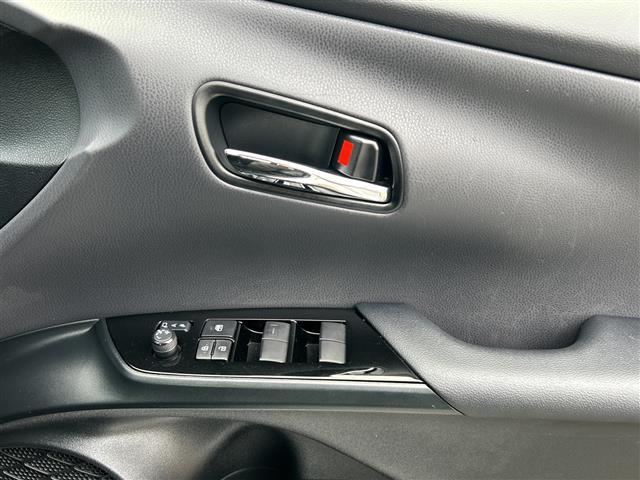 プリウス Ａプレミアム　ツーリングセレクション　４ＷＤ　純正９型ナビ　全方位　ドラレコ前後　レーダークルコン　前席シートヒーター　レザーシート　Ｄ席パワーシート　ＥＴＣ　ＬＥＤ　オートライト　オートハイビーム　ＰＣＳ　純正１７ＡＷ　スマートキー（21枚目）