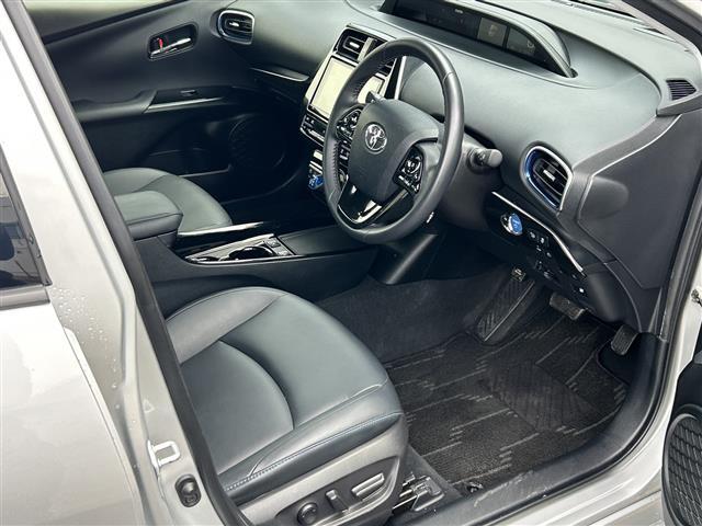 プリウス Ａプレミアム　ツーリングセレクション　４ＷＤ　純正９型ナビ　全方位　ドラレコ前後　レーダークルコン　前席シートヒーター　レザーシート　Ｄ席パワーシート　ＥＴＣ　ＬＥＤ　オートライト　オートハイビーム　ＰＣＳ　純正１７ＡＷ　スマートキー（24枚目）