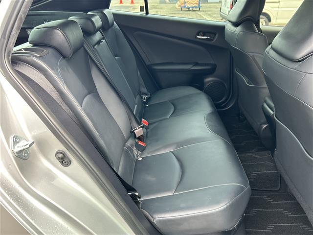 プリウス Ａプレミアム　ツーリングセレクション　４ＷＤ　純正９型ナビ　全方位　ドラレコ前後　レーダークルコン　前席シートヒーター　レザーシート　Ｄ席パワーシート　ＥＴＣ　ＬＥＤ　オートライト　オートハイビーム　ＰＣＳ　純正１７ＡＷ　スマートキー（25枚目）