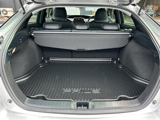 プリウス Ａプレミアム　ツーリングセレクション　４ＷＤ　純正９型ナビ　全方位　ドラレコ前後　レーダークルコン　前席シートヒーター　レザーシート　Ｄ席パワーシート　ＥＴＣ　ＬＥＤ　オートライト　オートハイビーム　ＰＣＳ　純正１７ＡＷ　スマートキー（26枚目）