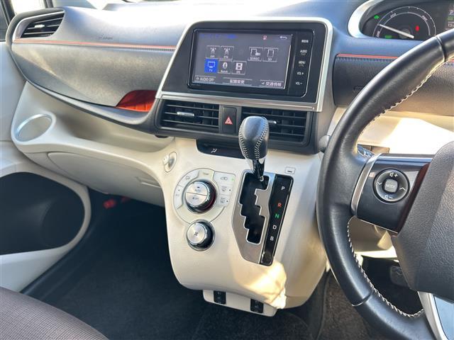 シエンタ ハイブリッドＧ　純正７型ナビ　バックカメラ　両側電動スライドドア　ＥＴＣ　前席シートヒーター　革巻ハンドル　ステアリングリモコン　トヨタセーフティセンス　ＬＥＤヘッドライト　フォグランプ　スマートキー（19枚目）