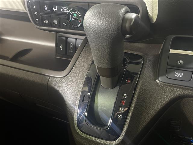 N-BOX L 純正ナビ 両側電動 ETC Bカメラ ホンダセンシング ACC LKAS フルセグ 充電用USB フルセグ Bluetooth ステリモ シートバックテーブル 後席サンシェード フロアマット(16枚目)