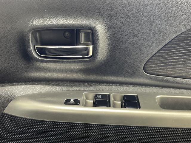 デイズルークス ハイウェイスター　ターボ　純正ＳＤナビ　両側パワースライドドア　純正フロアマット　スマートキー　純正１５インチアルミホイール　プッシュスタート　横滑り防止装置　盗難防止装置　オートライト（17枚目）