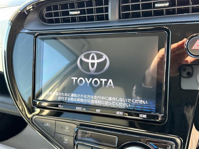 アクア クロスオーバー　グラム　純正９型ナビ　バックカメラ　ドラレコ　ＥＴＣ　ＬＥＤ　フォグ　オートライト　オートハイビーム　シートヒーター　スマートキー　１６ＡＷ　前後コーナーセンサー　ルーフレール　レザーシート　レーンアシスト（3枚目）