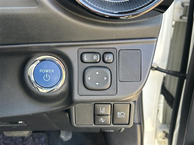 アクア クロスオーバー　グラム　純正９型ナビ　バックカメラ　ドラレコ　ＥＴＣ　ＬＥＤ　フォグ　オートライト　オートハイビーム　シートヒーター　スマートキー　１６ＡＷ　前後コーナーセンサー　ルーフレール　レザーシート　レーンアシスト（5枚目）