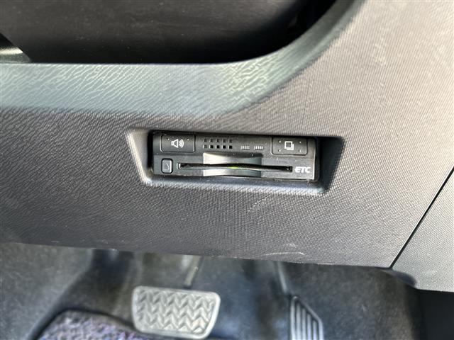 アクア クロスオーバー　グラム　純正９型ナビ　バックカメラ　ドラレコ　ＥＴＣ　ＬＥＤ　フォグ　オートライト　オートハイビーム　シートヒーター　スマートキー　１６ＡＷ　前後コーナーセンサー　ルーフレール　レザーシート　レーンアシスト（8枚目）