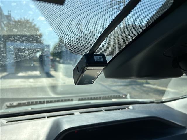 アクア クロスオーバー　グラム　純正９型ナビ　バックカメラ　ドラレコ　ＥＴＣ　ＬＥＤ　フォグ　オートライト　オートハイビーム　シートヒーター　スマートキー　１６ＡＷ　前後コーナーセンサー　ルーフレール　レザーシート　レーンアシスト（9枚目）