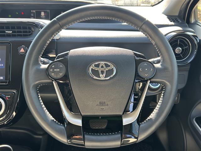 アクア クロスオーバー　グラム　純正９型ナビ　バックカメラ　ドラレコ　ＥＴＣ　ＬＥＤ　フォグ　オートライト　オートハイビーム　シートヒーター　スマートキー　１６ＡＷ　前後コーナーセンサー　ルーフレール　レザーシート　レーンアシスト（10枚目）