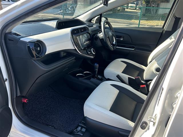 アクア クロスオーバー　グラム　純正９型ナビ　バックカメラ　ドラレコ　ＥＴＣ　ＬＥＤ　フォグ　オートライト　オートハイビーム　シートヒーター　スマートキー　１６ＡＷ　前後コーナーセンサー　ルーフレール　レザーシート　レーンアシスト（29枚目）