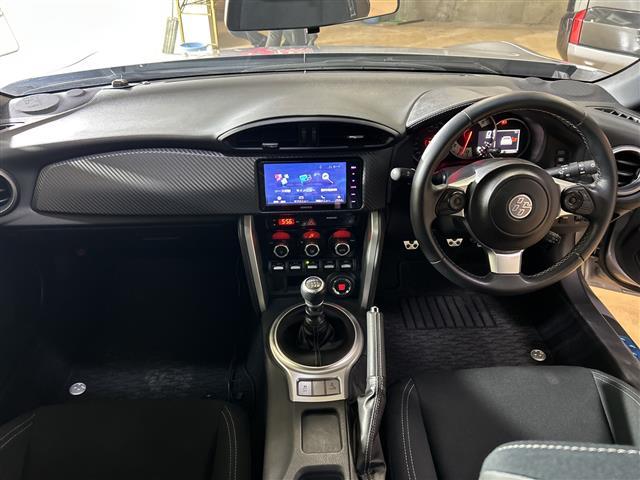 86 GT 6MT ナビ バックカメラ ETC2.0 クルーズコントロール LED フォグ オートライト 純17AW 横滑り防止 フルセグ スマートキー Bluetooth CD USB 革巻ステアリング(2枚目)