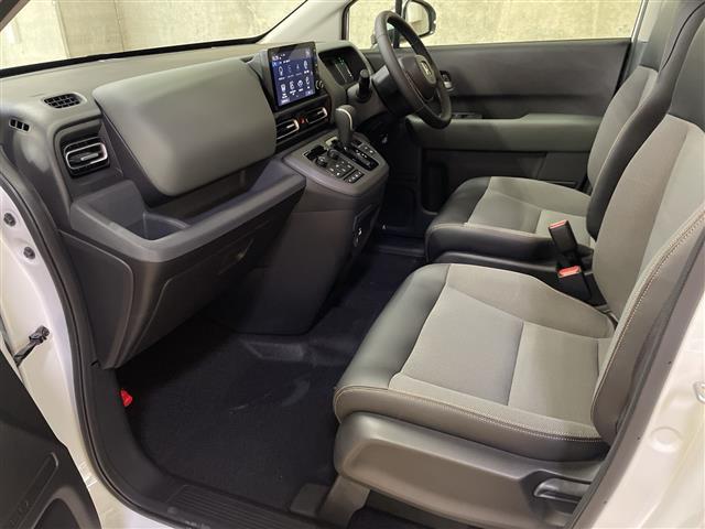 フリード e:HEVクロスター 登録済未使用車 純正9インチナビ ホンダセンシング BSM ナビ専用SPパッケージ 両側パワースライドドア 2列目キャプテンシート スペアキー1本 バックカメラ クルコン ハーフレザー シートヒーター(27枚目)